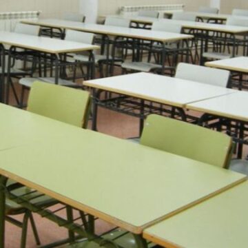 Educación publica la resolución con las instrucciones sobre el uso de móviles en los centros escolares de Canarias