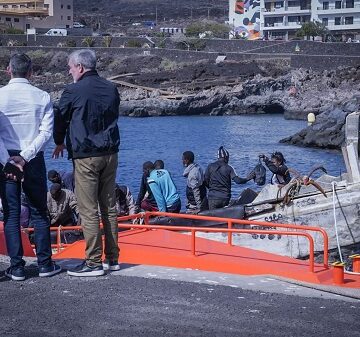 Canarias se une en un “frente sin precedentes” para reclamar al Estado soluciones a la crisis de los menores no acompañados