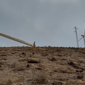 San Bartolomé acudirá a los tribunales para resolver el abandono del parque eólico de Montaña Mina