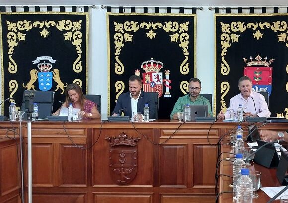 Arrecife aprueba en pleno rechazar el macrocentro de inmigrantes en Güime o cualquier punto de Lanzarote