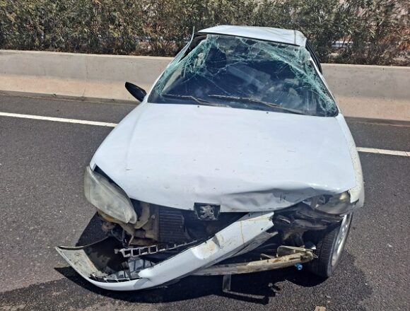 Tres heridos tras el vuelco de un vehículo en Playa Honda