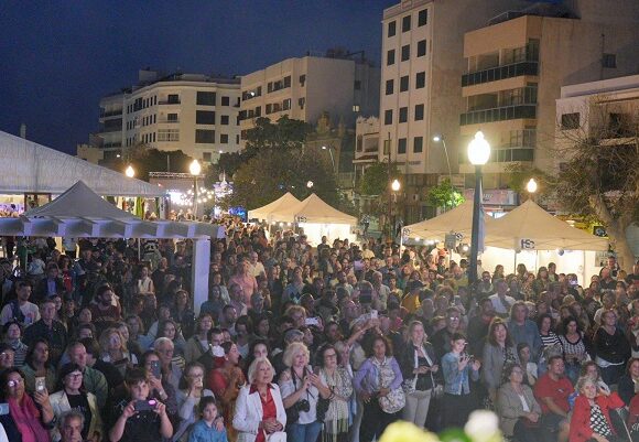 La Feria de Abril Ciudad de Arrecife llena el parque José Ramírez Cerdá