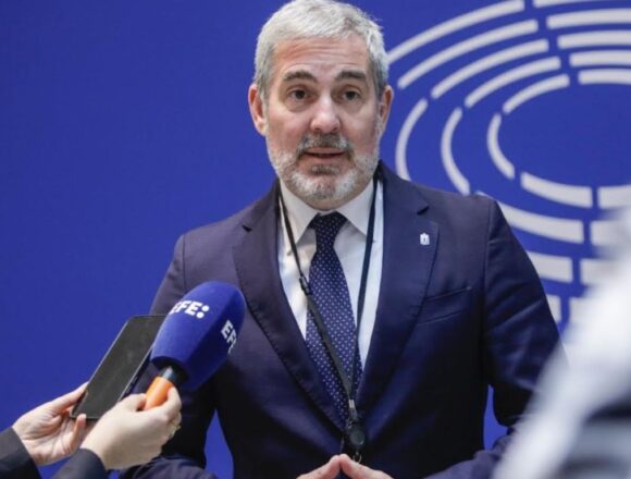 Clavijo pide a Bruselas más implicación en la crisis migratoria e invita a Von der Leyen a conocer de primera mano el drama de los menores