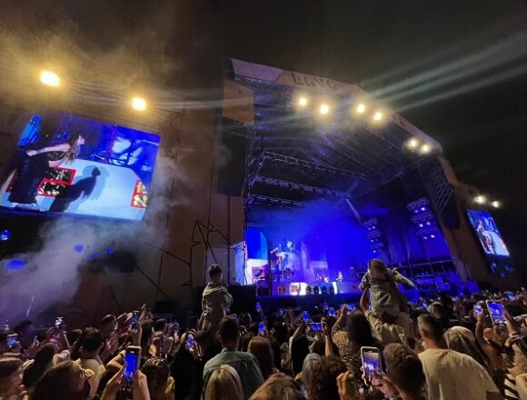 Éxito de público del concierto de Camilo en la Ciudad Deportiva de Lanzarote