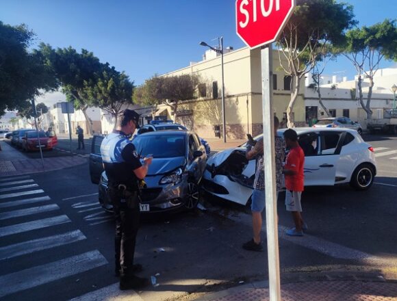 Aparatoso accidente en Titerroy entre dos turismos