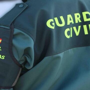 La Guardia Civil auxilia a un ciclista desaparecido durante 15 horas que sufrió un accidente en unas pistas de tierra en Teguise