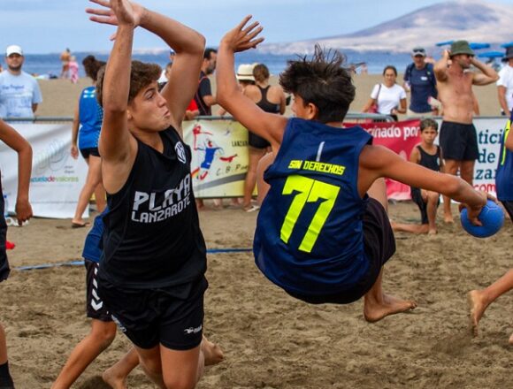 Exitoso torneo de balonmano playa del CB Puerto del Carmen