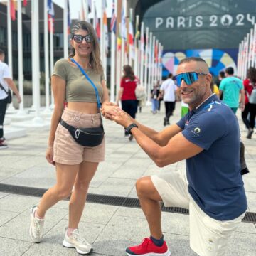 Lionel Morales pide la mano a su novia en el desfile de apertura de los Juegos Paralímpicos de París