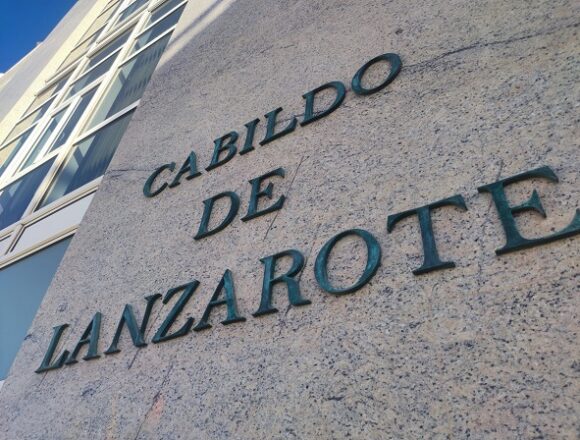 Cabildo y Gobierno de Canarias firman un convenio de 9,2 millones de euros para dotar de nuevas plazas sociosanitarias a Lanzarote