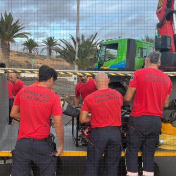 Cuatro bomberos de Lanzarote, dos vehículos y material de rescate viajan a Valencia para colaborar en los estragos ocasionados por la DANA