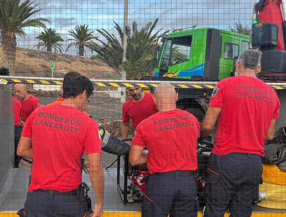 Cuatro bomberos de Lanzarote, dos vehículos y material de rescate viajan a Valencia para colaborar en los estragos ocasionados por la DANA