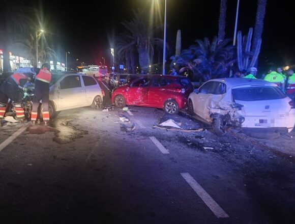 Una peatona herida tras el choque de varios vehículos en Costa Teguise