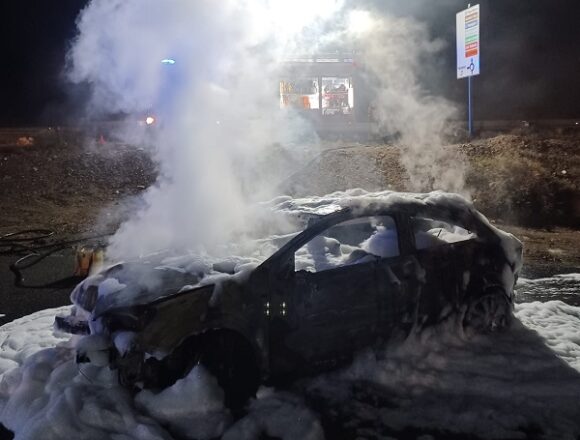 Arde un turismo en el Punto Limpio de Playa Blanca