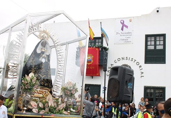 Emotiva Subida de la Virgen de los Dolores a su santuario en Mancha Blanca